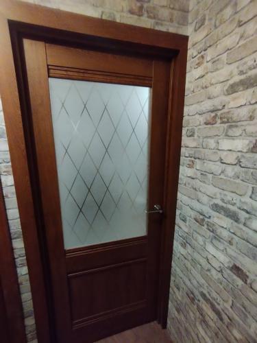 Установка дверного наличника