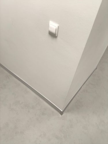 Монтаж пластикового плинтуса