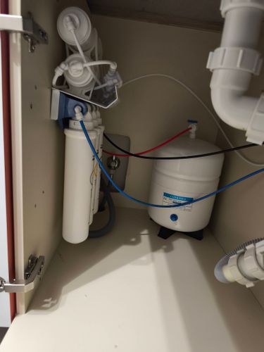 Замена картриджа в системе фильтрации