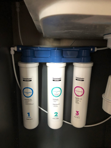 Установка проточного фильтра под мойку