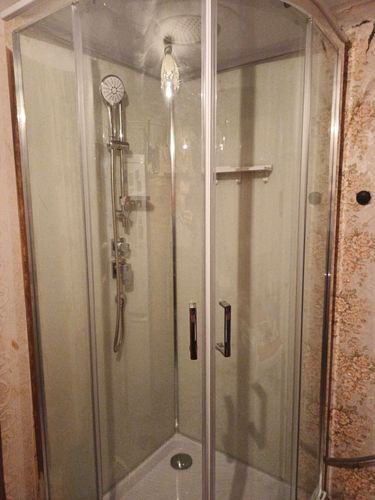 Установка душевой кабины шириной до 90 см