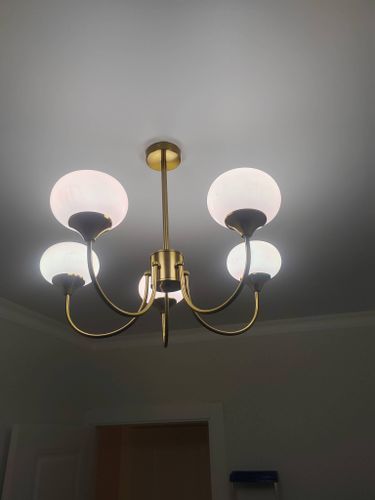 Установка люстры в сборке