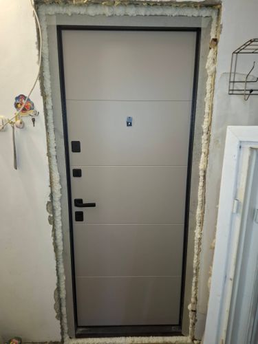 Установка входной двери весом до 95 кг