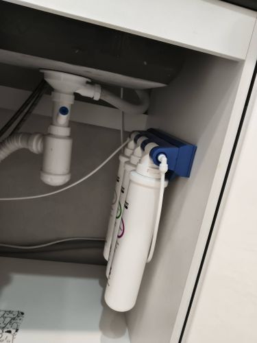 Установка проточного фильтра под мойку