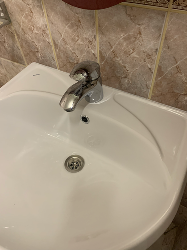 Установлен новый кран на кухонную раковину, обеспечена герметичность соединений, проверена работоспособность системы, устранены протечки, обновлён внешний вид сантехники.