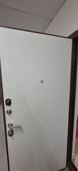 Установка дверного глазка