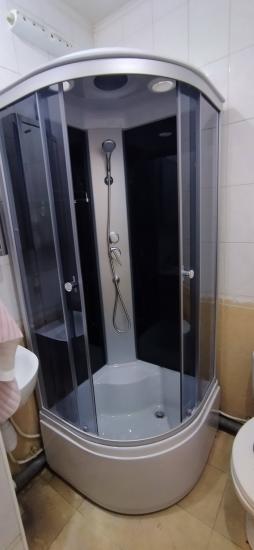 Установлена новая раковина, подключены водопроводные трубы, герметизация швов, проверка системы на утечки, демонтаж старой сантехники, уборка рабочей зоны, восстановление отделки.