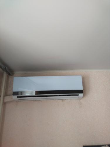 Очистка фильтров, обработка антисептиком внутренних элементов, устранение загрязнений, проверка дренажной системы, восстановление свежести воздуха.