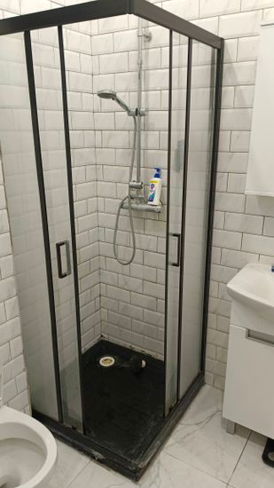 Герметизация стыков душевой кабины