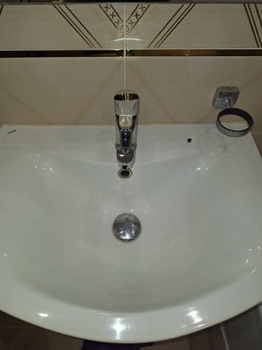 Установлен новый шаровой вентиль, демонтирован старый, проверена герметичность соединений, устранены протечки, восстановлено водоснабжение, обеспечена надежная работа системы.