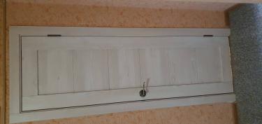 Заменено поврежденное стекло, установлены новые уплотнители, отрегулированы петли, проверена работа замка, восстановлена герметичность, устранены сколы и царапины, обновлено покрытие.