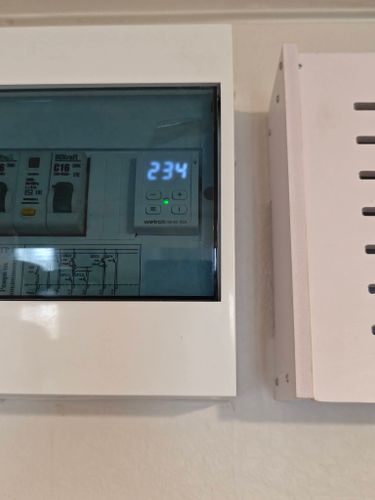 Монтаж  реле напряжения