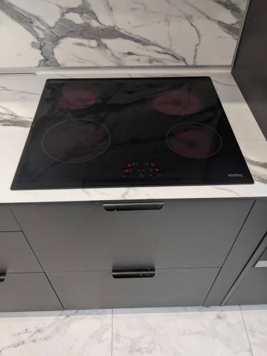 Установка и подключение крана и фильтра для питьевой воды Установка и подключение электрической варочной поверхности Установка и подключение смесителя