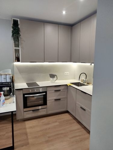 Установка столешницы HPL Демонтаж столешницы из HPL без сохранения Выпил одного отверстия/углубления/присадка под петлю в материалах ДСП/Массив