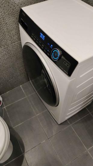 Проведена тщательная очистка барабана, фильтра и уплотнителей. Удалены накипь и загрязнения, улучшена работа устройства. Проверены и очищены все внутренние компоненты.