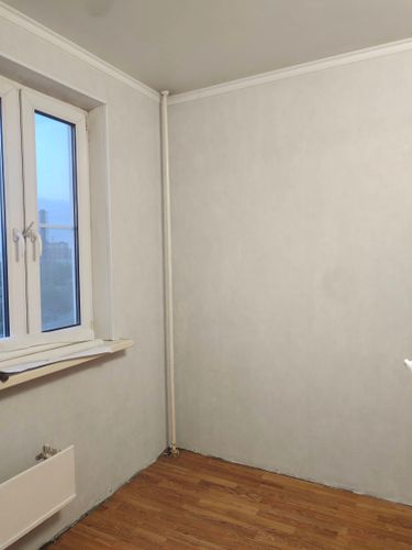 Стены оклеены новыми фотообоями, поверхность ровная, без пузырей и дефектов. Углы и стыки аккуратно обработаны, создавая цельный вид. Работа завершена качественно и профессионально.