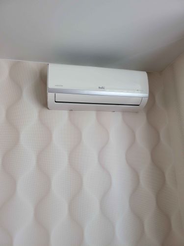 Проведена тщательная очистка фильтров, устранение загрязнений, дезинфекция внутренних элементов, проверка дренажной системы и восстановление оптимального функционирования устройства.