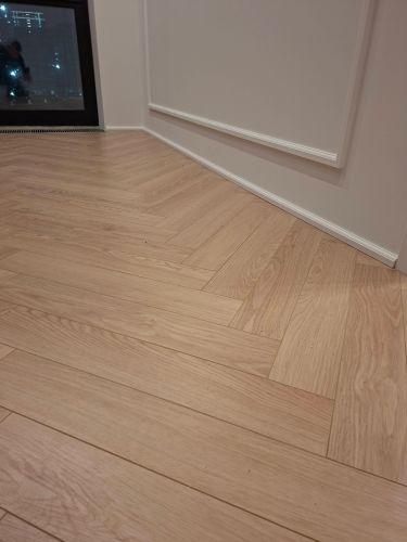 Монтаж полиуретанового/дюрополимерного/полистиролового плинтуса