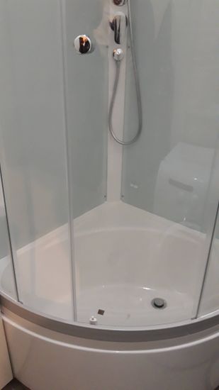 Установка душевой кабины шириной до 90 см