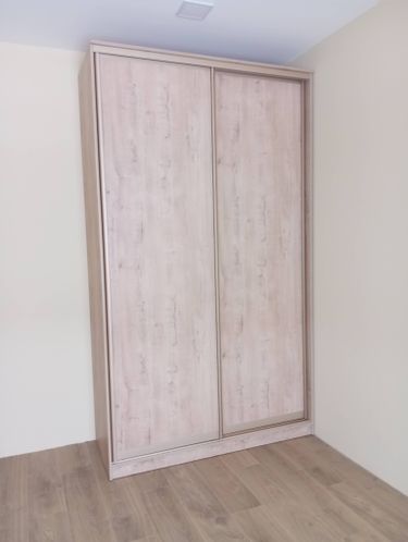 Установлены направляющие, закреплены панели, собран каркас, установлены двери, отрегулированы механизмы, проверена устойчивость, завершена отделка, произведена финальная проверка.