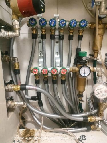 Проведена замена поврежденных труб, установлены новые соединения, устранены протечки, выполнена проверка герметичности, улучшена система отвода воды, обеспечена надежная эксплуатация.