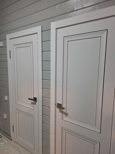 Установка межкомнатной двухстворчатой двери