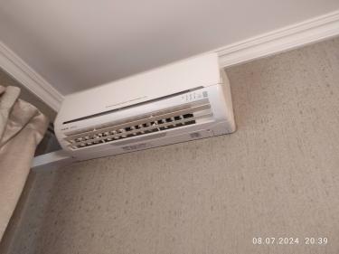 Выполнена очистка фильтров, промывка теплообменника, дезинфекция внутренних частей, устранение пыли и грязи, проверка дренажной системы, восстановление эффективности работы устройства.