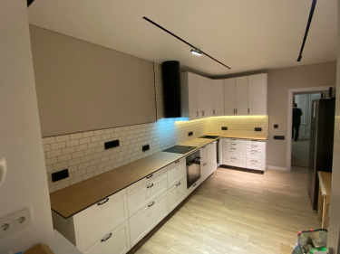 Выпил под мойку или варочную панель в HPL/Камне Прямой распил фальшпанели/фасада/полки Установка столешницы HPL