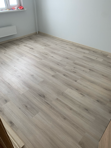 Монтаж пластикового плинтуса