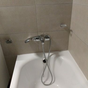 Замена смесителя в душевой кабине