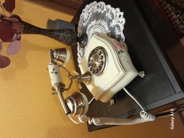 Проведена замена поврежденного шнура, восстановлена работоспособность дискового механизма, очищены контакты, проверена линия на наличие помех, протестировано качество звука.