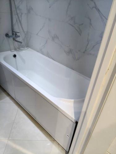 Установка акриловой/стальной ванны