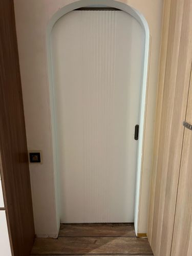 Установка межкомнатной одностворчатой раздвижной навесной двери без отделки проема