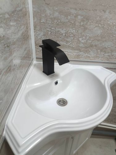 Установка раковины с тумбой