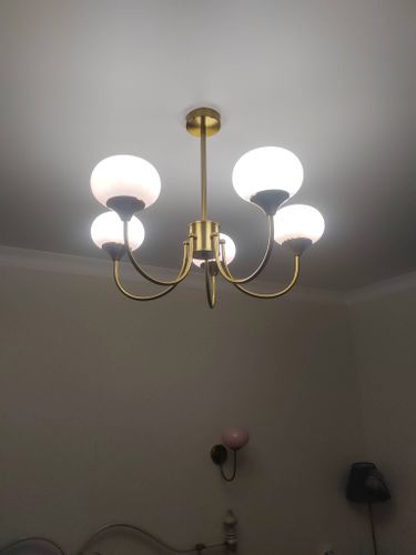 Установка люстры в сборке