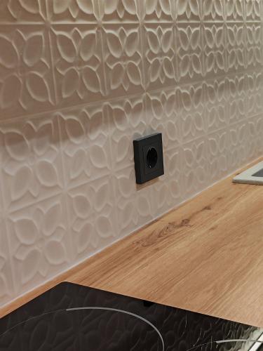 Установка розетки на готовые коммуникации