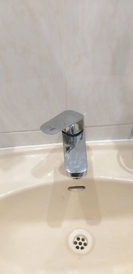 Установлен новый запорный элемент, обеспечивающий надежное функционирование водопровода. Проведена проверка герметичности соединений, устранены возможные протечки, восстановлена подача жидкости.