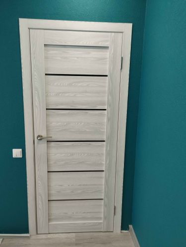 Установка межкомнатной одностворчатой двери с врезанной фурнитурой