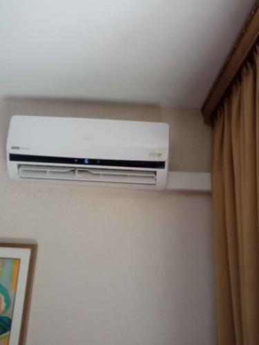 Проведена диагностика, устранены неисправности, заменены изношенные детали, проверена работа устройства, выполнена чистка фильтров, восстановлена функциональность, протестирована эффективность.