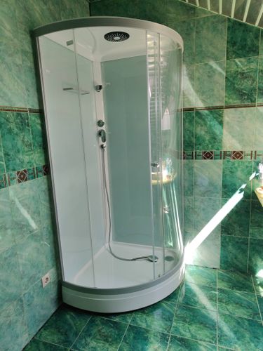 Установка душевой кабины шириной до 90 см