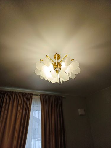 Установка люстры в сборке