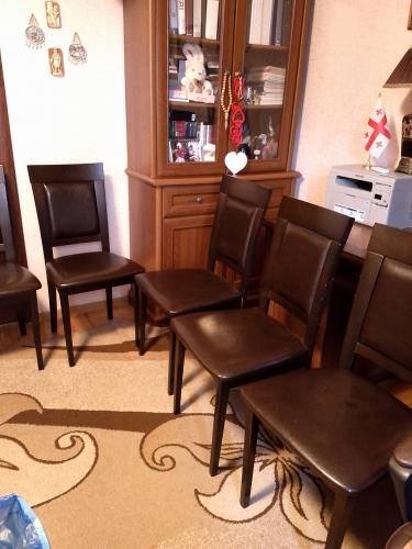 Обновлены сиденья, заменена обивка, укреплены ножки, восстановлена структура, устранены царапины, улучшен внешний вид, обеспечена прочность, обновлен лак, возвращена функциональность.