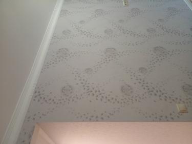 Монтаж потолочного полистрирол/пенополистирол плинтуса