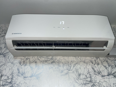 Очистили фильтры, промыли внутренние детали, удалили пыль, проверили дренаж, продезинфицировали поверхности, восстановили работоспособность, улучшили циркуляцию воздуха.