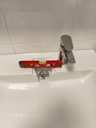 Установка раковины на кронштейнах