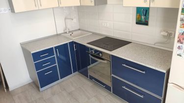 Удаление встроенного кухонного оборудования, освобождение пространства, отключение от электросети, аккуратное извлечение из ниши, подготовка для дальнейшего использования.