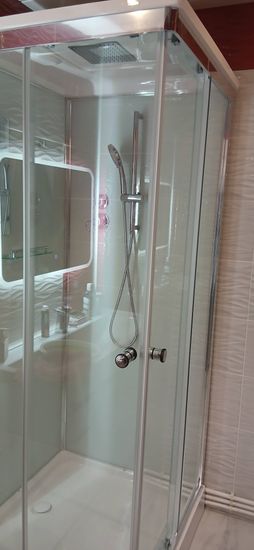 Установка душевой кабины шириной до 90 см