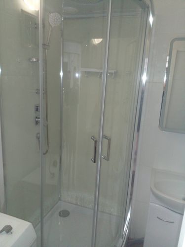 Установка душевой кабины шириной до 90 см