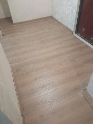 Монтаж пластикового плинтуса