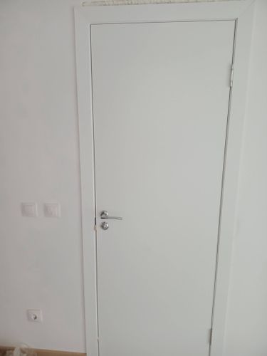 Установлена складная конструкция, закреплены направляющие, смонтированы панели, отрегулированы механизмы, проверена плавность открывания, обеспечена надежность креплений, завершена отделка.